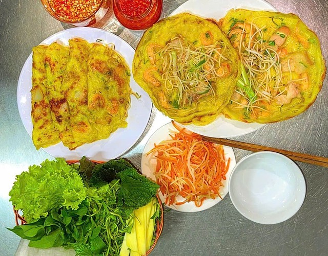 Bánh Xèo Tây Nguyên - Vietnamese Pancake - 12A Vân Đồn