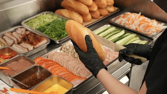 Bánh Mì Sài Gòn - Anh Tú - 14D Lê Lợi