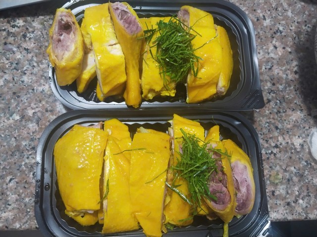 Gà Ủ Muối Mây - Chân Gà Hấp Hành & Há Cảo Hấp