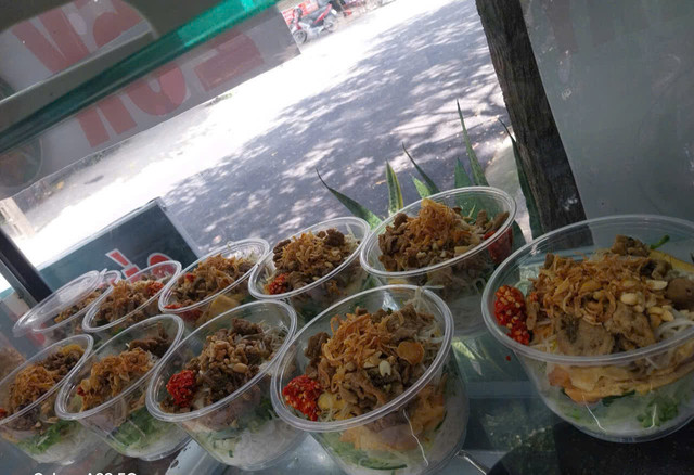 Bún Thịt Xào Miền Tây Nguyên - Sinh Tố, Nước Ép & Trà Trái Cây
