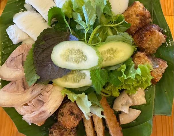 Bún Đậu Mắm Tôm & Cơm Gà Xối Mỡ Liên Hà