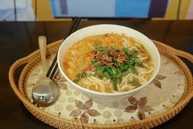 Bánh Canh Má Năm - Hà Huy Tập