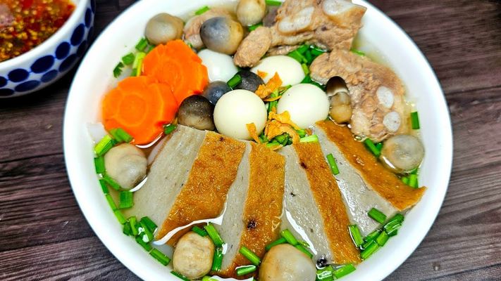 Bột Chiên Tóp Mỡ, Bánh Canh & Cháo Hàu - Trương Công Định