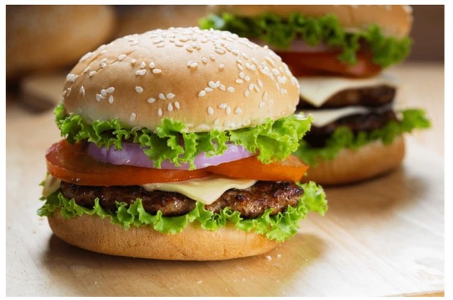 Family Việt - Hamburger, Mì Ý & Gà Viên - Cách Mạng Tháng 8