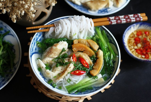 Quán Tuấn Béo - Bánh Đa Cua & Canh Cá Rô Đồng - Quang Trung