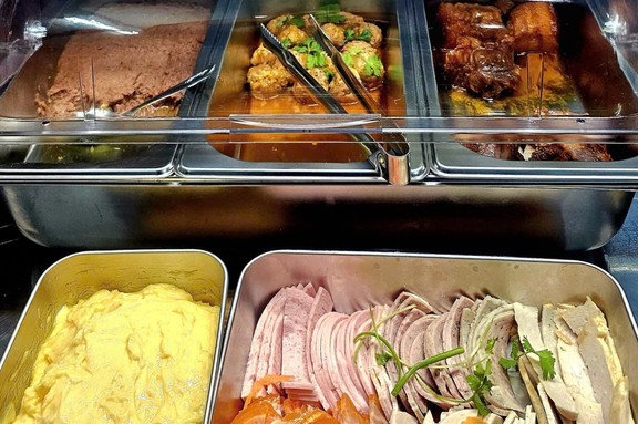 Bánh Mì Phương - 19 Phạm Hồng Thái