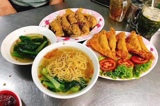Quán Ăn 181 - Mì Xá Xíu, Hủ Tiếu Cá & Hoành Thánh - Cách Mạng Tháng 8