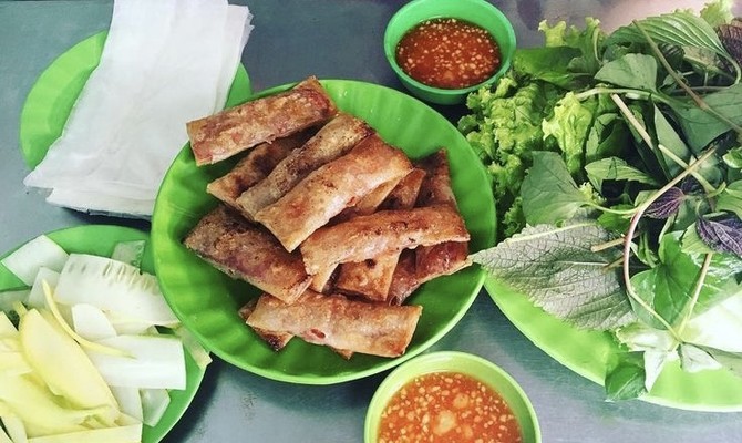 CHẢ LỤI & ĂN VẶT Bạch Tuyết - Nguyễn Huệ