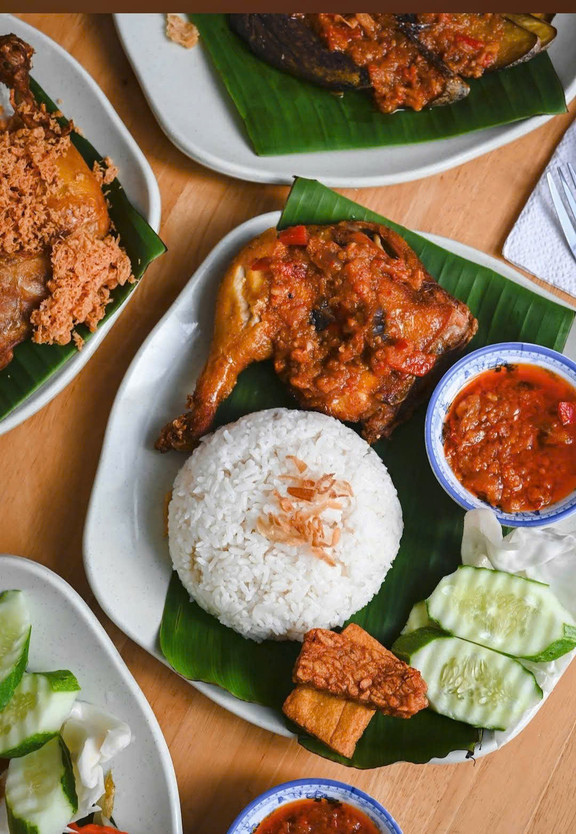 Ayam Penyet Vindo - Halal