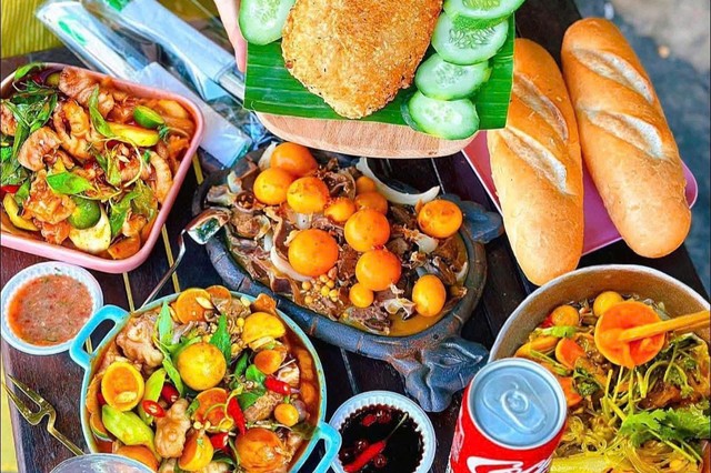 Gà Bó Xôi, Gà Ủ Muối & Bánh Ướt Lòng Gà Tiên Nguyên - Bạch Đằng