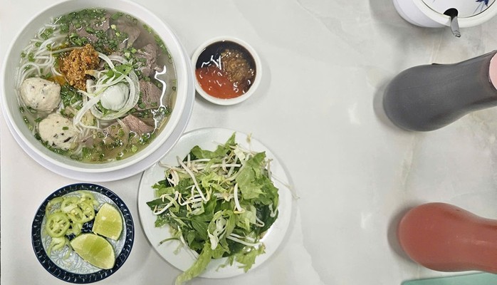 Linh Bún Mọc & Phở Bò - 158 Nguyễn Huệ