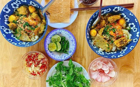 Mì Quảng Anh Đạt - Cách Mạng Tháng 8