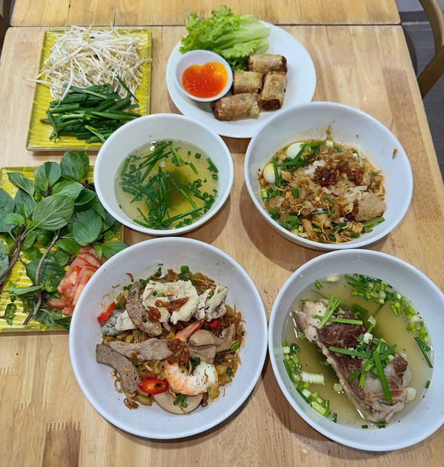 Hủ Tiếu Quân Phát - Phạm Văn Thuận