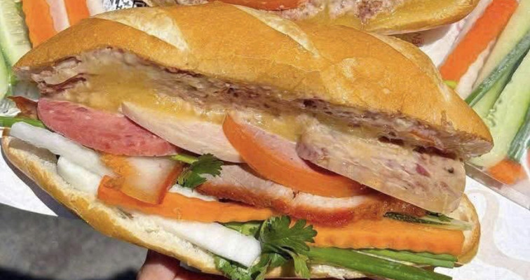 Vua Bánh Mì Sài Gòn - 8 Đường Máng 