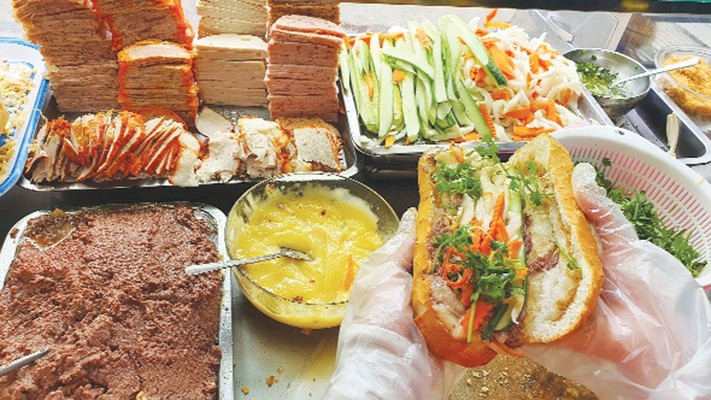 Bánh Mì Sài Gòn Ngọc Anh - 301 Trần Thành Ngọ