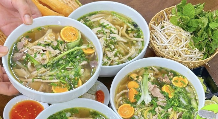 Hoàng Gà - Phở Gà, Bún Ngan & Bún Sườn Mọc