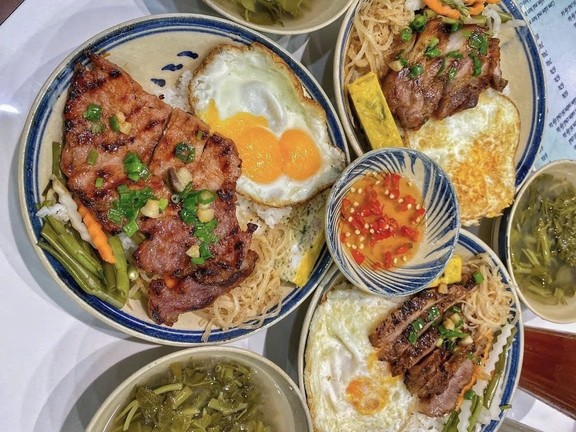 Cơm Tấm Cô 3 Maraton - Dĩ An
