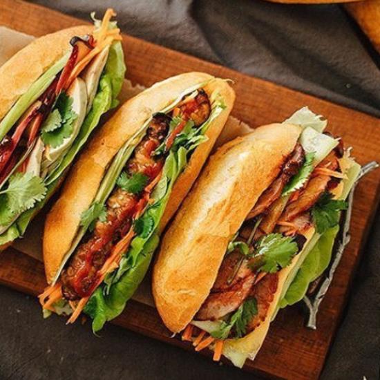 Bánh Mỳ Chảo - Bò Lúc Lắc & Bánh Mỳ Thập Cẩm - Số 4 Lạch Tray