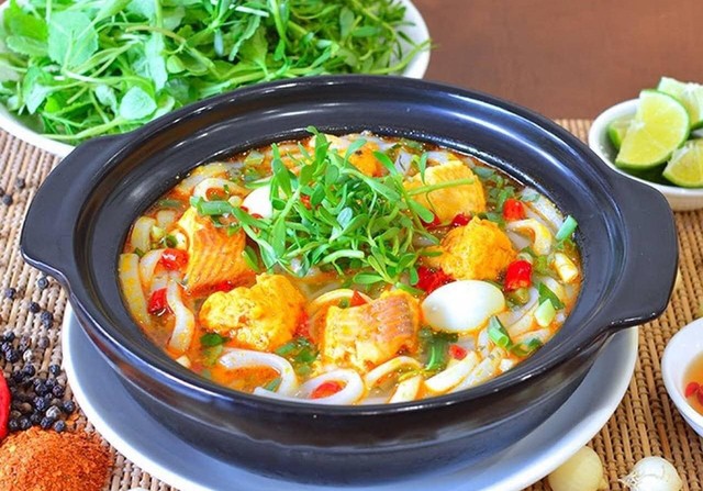 Bánh Canh Cá Lóc O Huyền - 140 Ngô Gia Tự