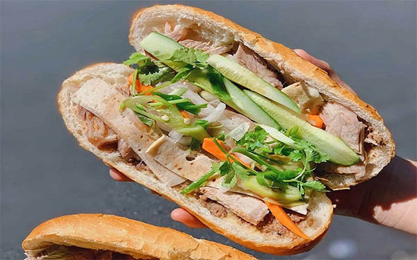 Bánh Mì Chả Nóng - Cô Hương Béo