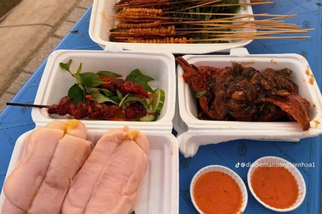 Bánh Bao Thịt Nướng & Hải Sản Sốt Cajun Bi Béo