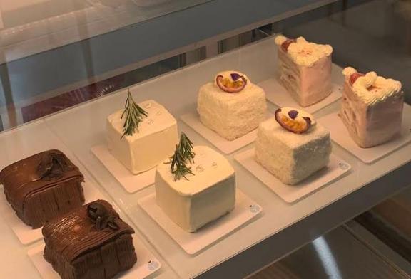 cube cake - Tiệm Bánh Nhật - 19 Xuân Thuỷ