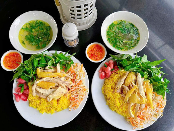 Cơm Gà Tuyết Dung - Lê Thánh Tôn