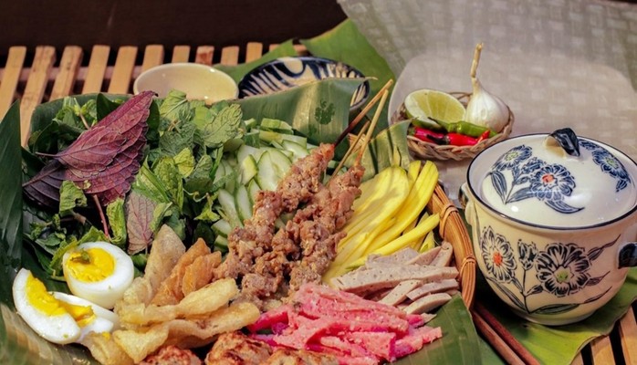 Cô Chín - Bún Thịt Nướng, Bánh Canh & Bánh Cuốn Tây Sơn