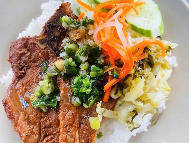 Điểm Tâm Sáng, Cơm Nhà & Trà Sữa - Nguyễn Ái Quốc