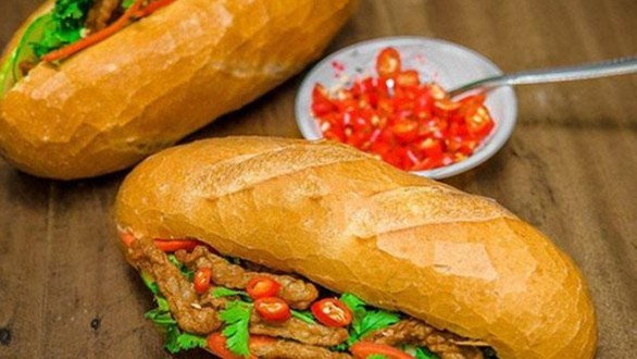 Bánh Mì Chả Cá & Ăn Vặt - Cô Tám