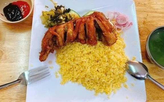 Cơm Gà Xối Mỡ A.Tần - Đường D33