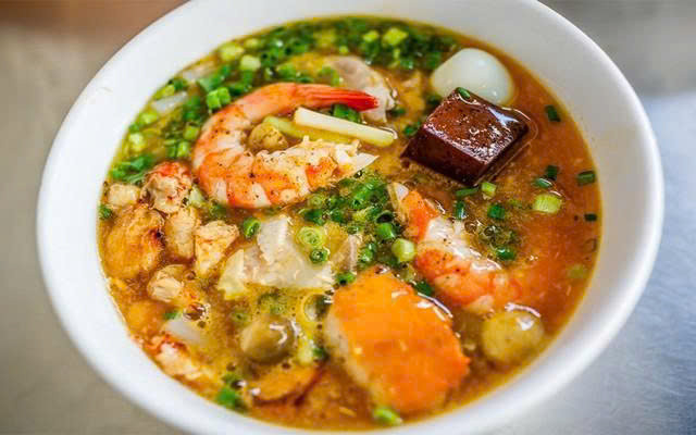 A Bin - Bánh Canh Cua & Hủ Tiếu Mực - DA10