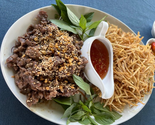 Quán Gia Đình Lào - Cống Quỳnh