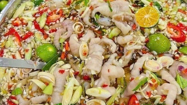 Ăn Vặt Bé Gạo - Chân Gà Sốt Thái & Sả Tắc