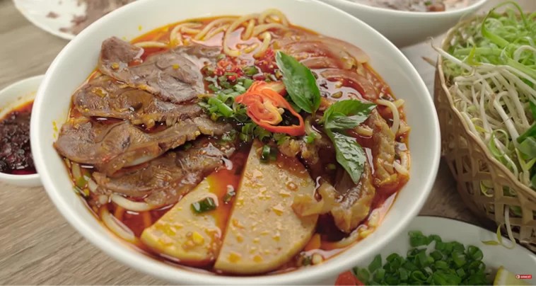 Bún Bò Thiên Hương - Cơm Trưa & Nước Sâm - 966 Âu Cơ