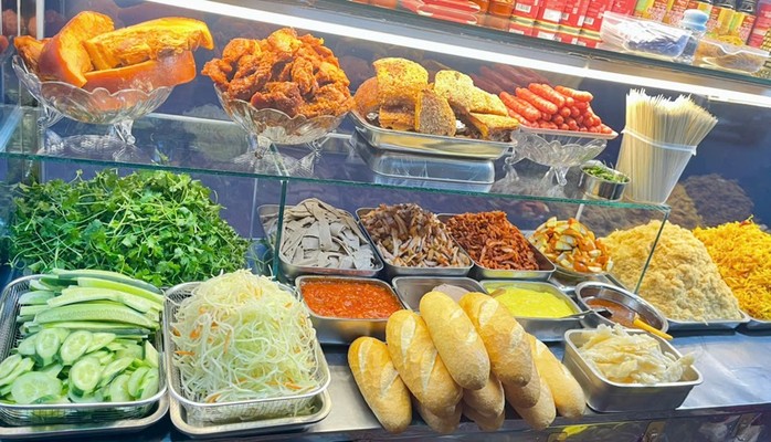 Bánh Mì Cô Bông Xứ Nẫu - 242 Diên Hồng
