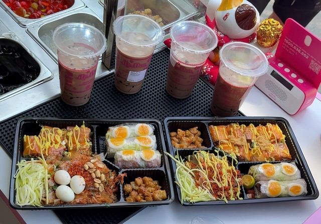Trà Sữa & Bánh Tráng Ms. Đen - Tố Hữu
