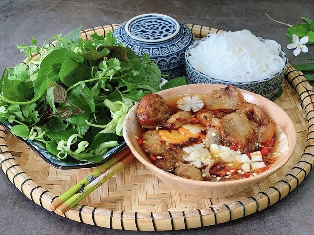 Tiệm Bún Chả Hà Nội - Nước Giải Khát - QL1A