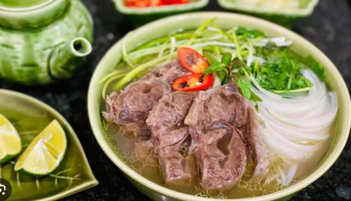 Quang Vinh - Phở Bò, Bò Sốt Vang & Tái Nạm - 35 Nguyễn Bá Khoản