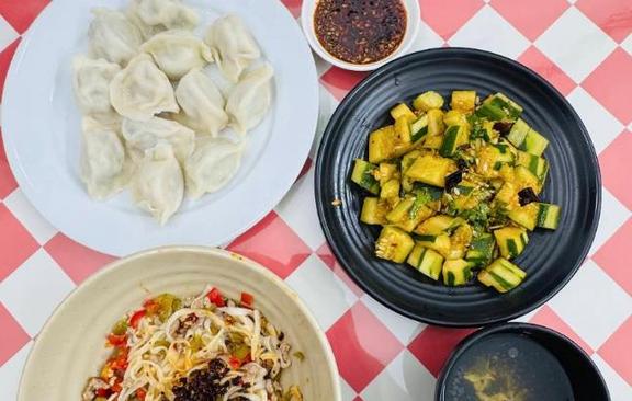 Jiayan 家宴手工水饺熏酱小酒馆 - 964 Trần Hưng Đạo