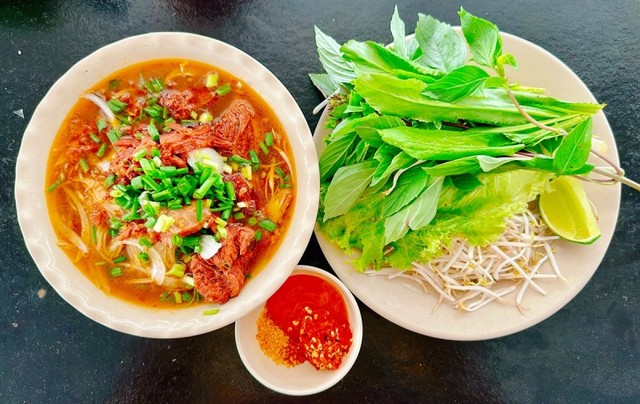 Hủ Tiếu & Bò Kho Quyên - Trảng Dài