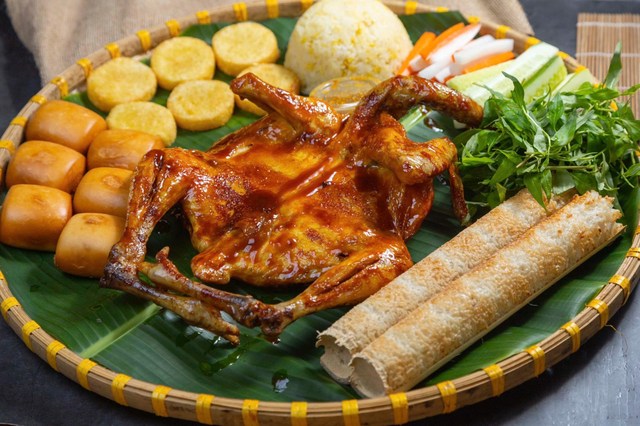 Quay & Nướng Khói Lửa - Đặc Sản Gà Nướng Mắm Nhỉ