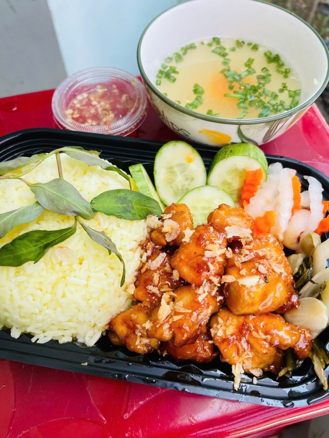 Cơm Gà Má Mai - Cơm Gà Sốt Mắm - Hoàng Diệu