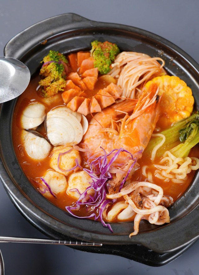 Bếp Nhà Út Hiền - Mì Cay, Mì Trộn & Gà Rán Hàn Quốc
