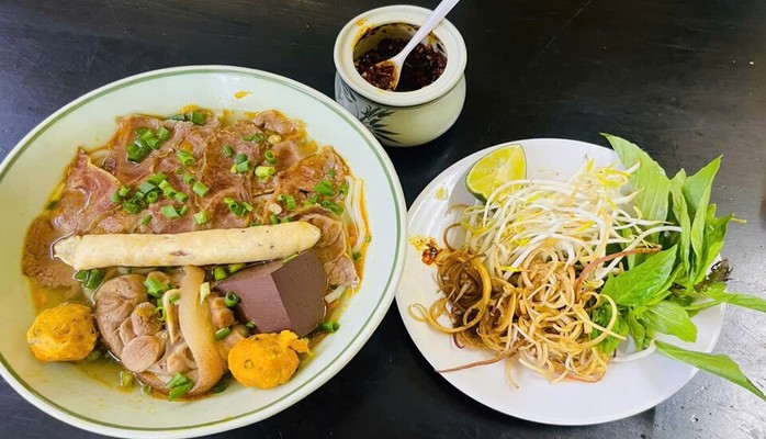 Bún Bò Huế Khánh Vy - 105B1 Trần Hữu Tước
