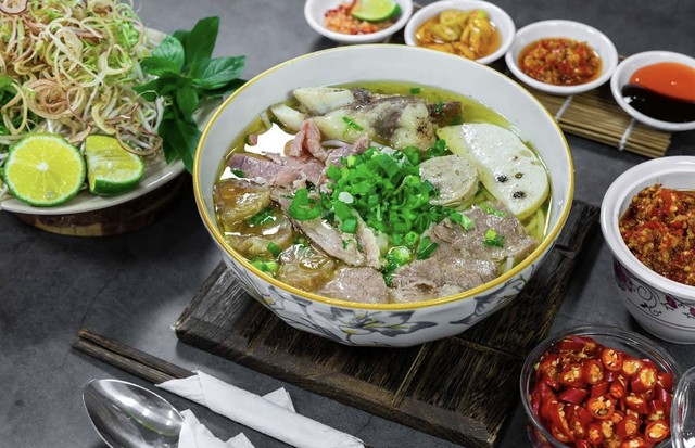 Bún Bò Huế Tài Nền - Lê Hồng Phong