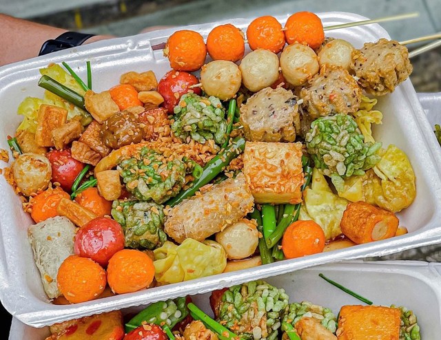 Ăn Vặt 24h - 228 Nguyễn Huệ