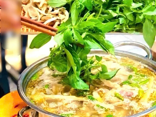 Lẩu Gà Lá É - Bếp 3 Cô - Bạch Đằng