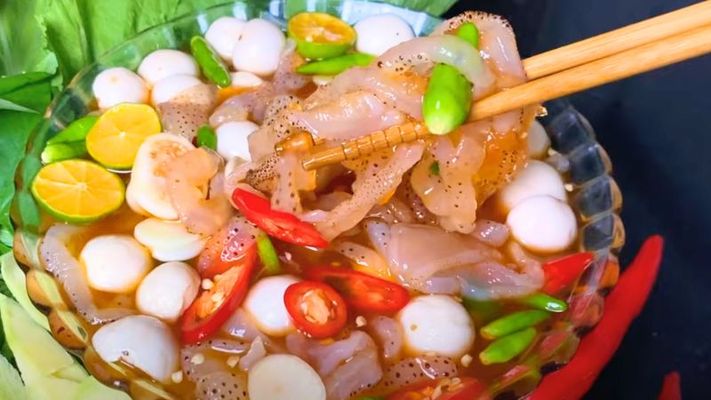 Bún Thái Cay & Sứa Sốt Thái - Tuân Phạm