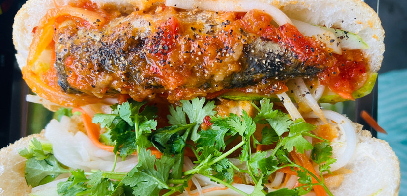 Bánh Mì Cá Nục Ba Nhân & Trà Trái Cây Tươi